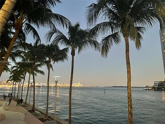 3rd image of 335 Biscayne Blvd #4103