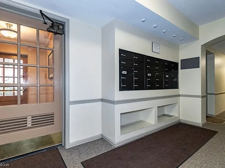 15825 Van Aken Blvd #304W — Photo 6