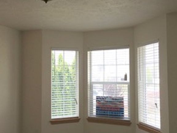 5th image of 1604 E Grassland Ct