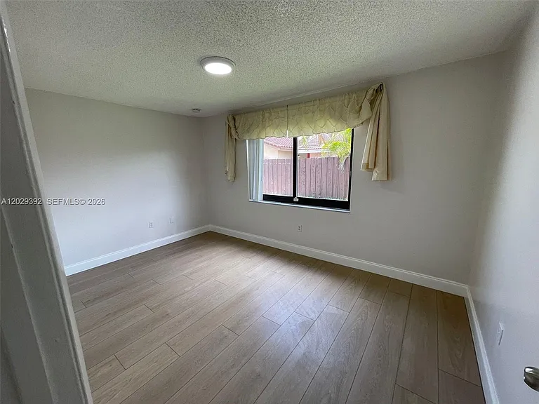 1727 SW 136th Pl — Photo 8