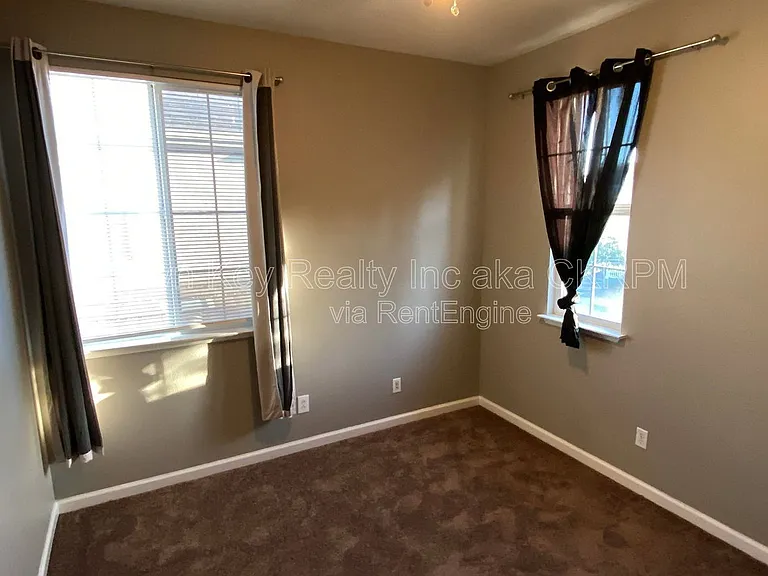 352 Goodall Dr — Photo 20