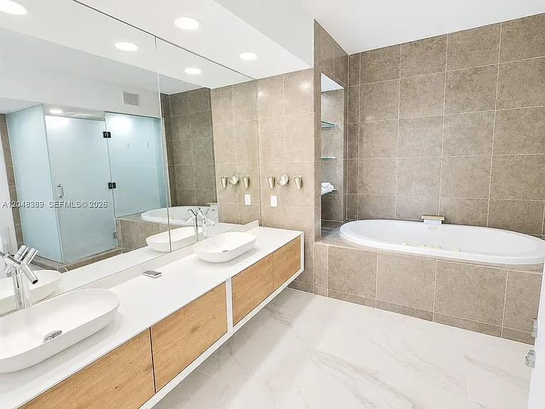 450 Alton Rd #1606 — Photo 9