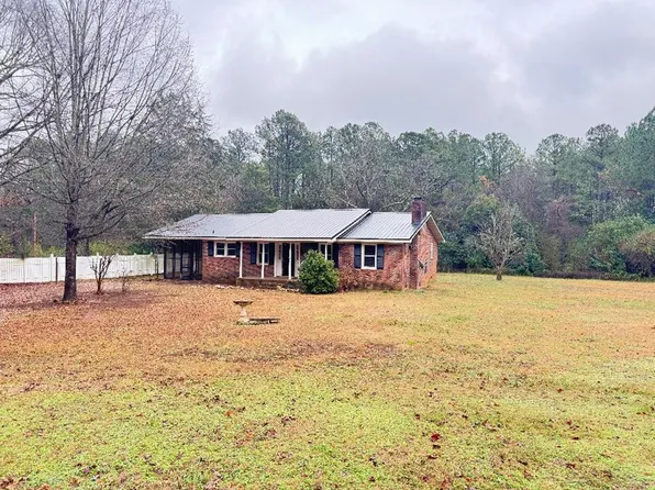 8 Cedar Ln, Calhoun Falls, SC 29628