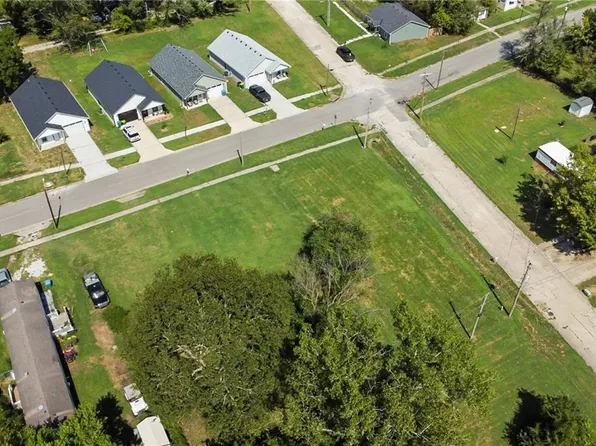 905 Chestnut St, Osawatomie, KS 66064