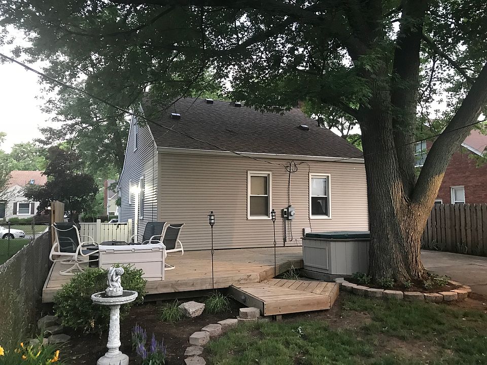 2nd image of 132 N Rembrandt Ave