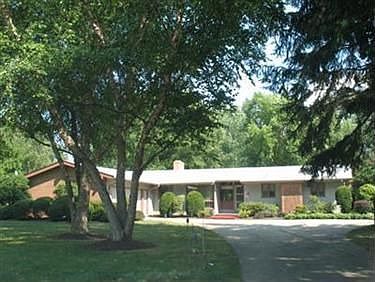 2nd image of 6524 Gates Mills Blvd