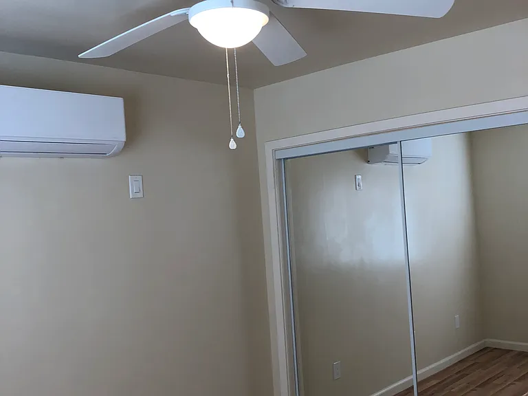 5720 1/2 S Saint Andrews Pl #1/2 — Photo 6