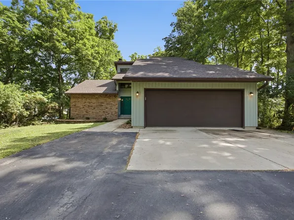 8838 E Chinquapin Ave, Effingham, IL 62401