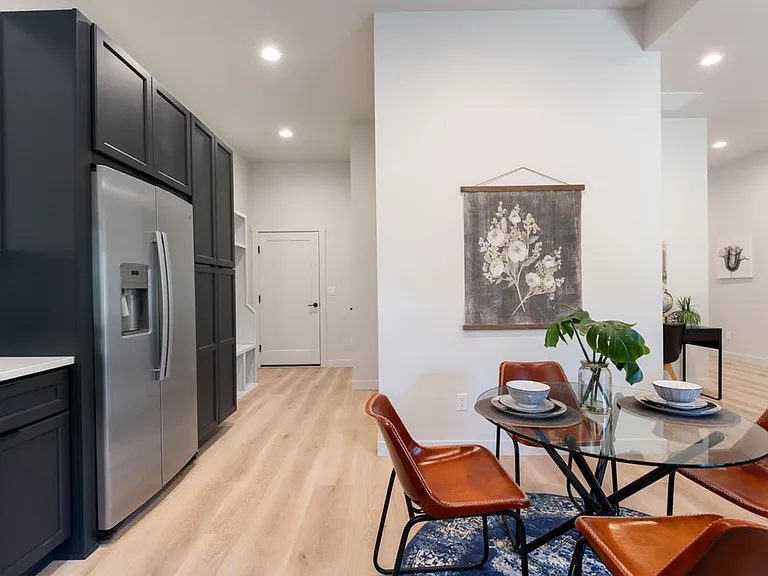 Hidden Hills Condominiums — Photo 16