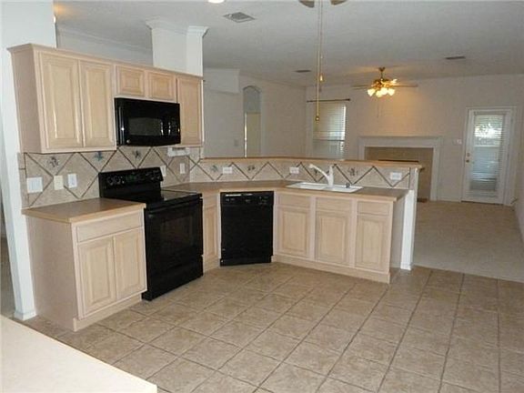 3rd image of 12644 Oakwood Cir