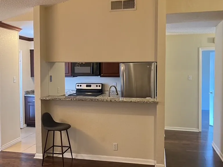1901 Cloisters Dr #921 — Photo 12
