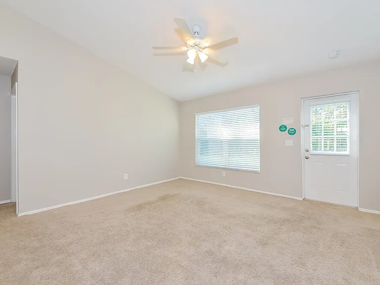 4042 Banbury Cir — Photo 4
