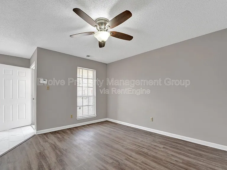 3014 Meadows Ln — Photo 12