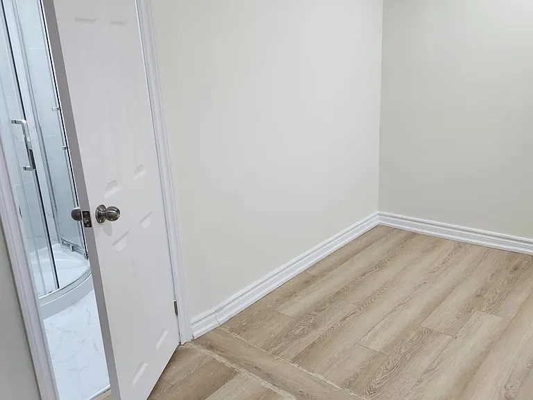 101 Bathgate Dr #BASEMENT — Photo 9