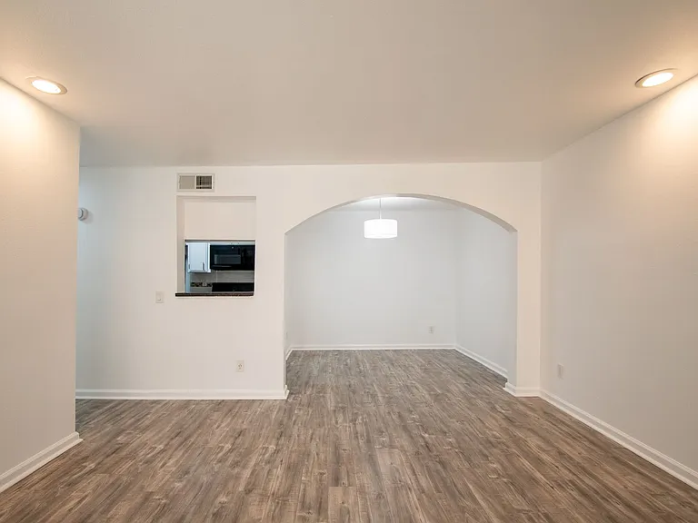 11035 Otsego St — Photo 5