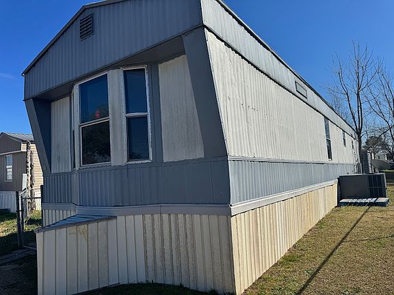5th image of 13 Wisteria Dr