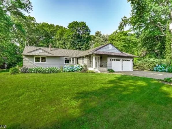 15 Hilton Ave, Midland Park Boro, NJ 07432