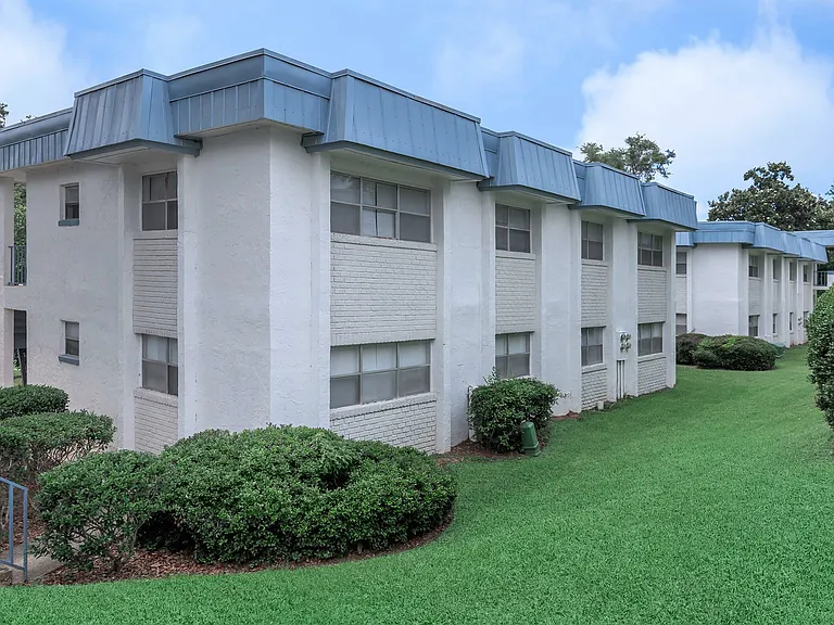 Rolling Hills Apartments — Photo 15