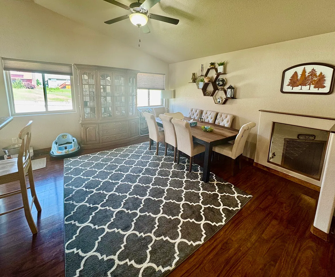 4 bed, 2135 sqft, $2,495 — Photo 4