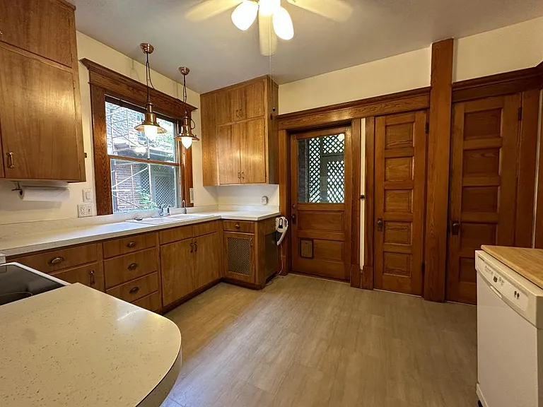 431 N Cherry St — Photo 10