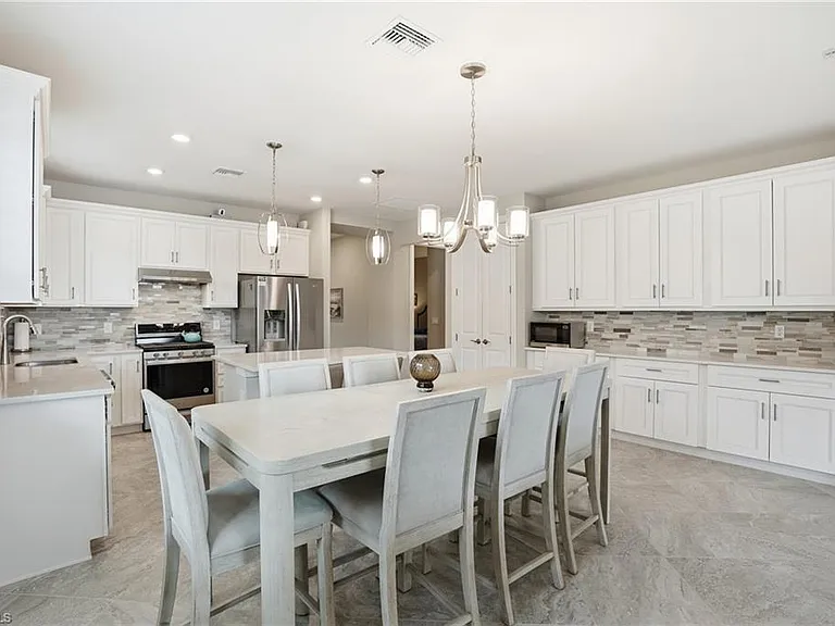 12361 Canal Grande Dr — Photo 8