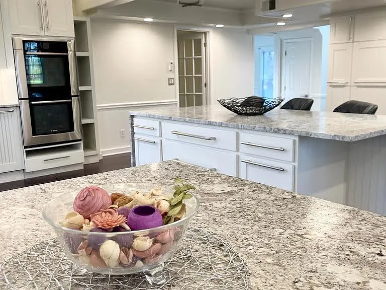 915 Woodlawn Dr NE — Photo 19