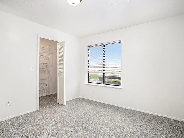 Glenn Valley Apartments — Photo 53