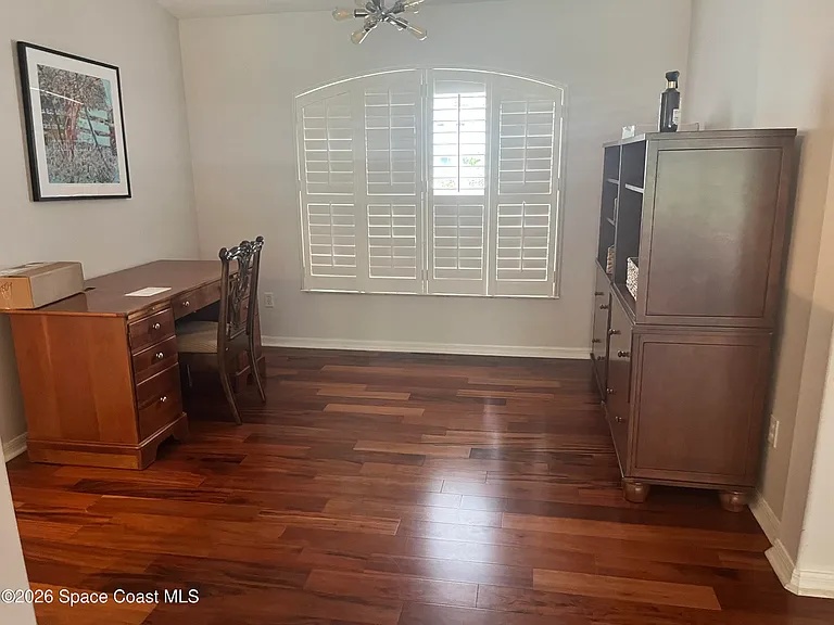 112 Carmen St — Photo 12