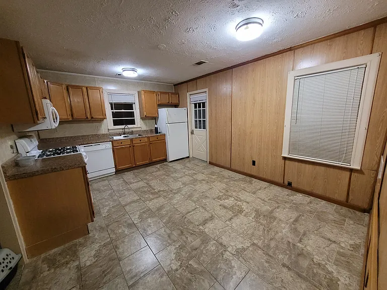 4355 Martin Ln — Photo 15