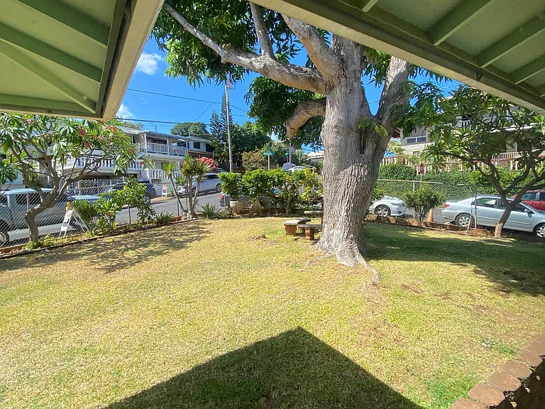 1136 Makaala St — Photo 33