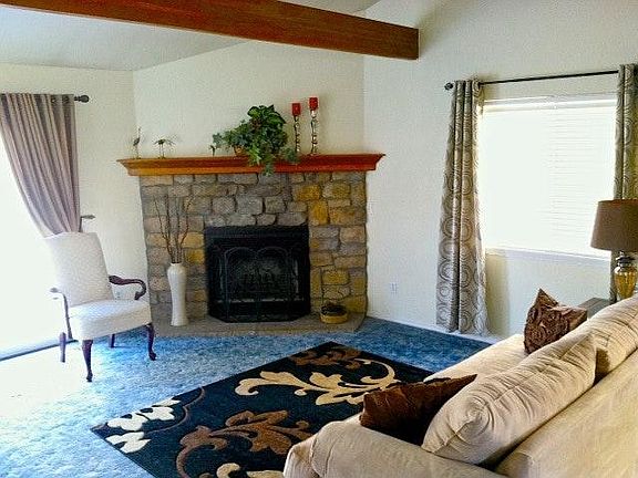 Living Room with fireplace