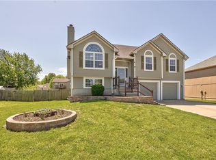 605 N Winwood Ter, Gardner, KS 66030