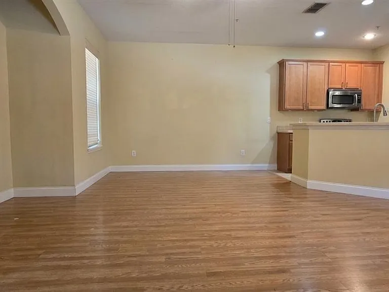 2921 Pine Oak Trl — Photo 5