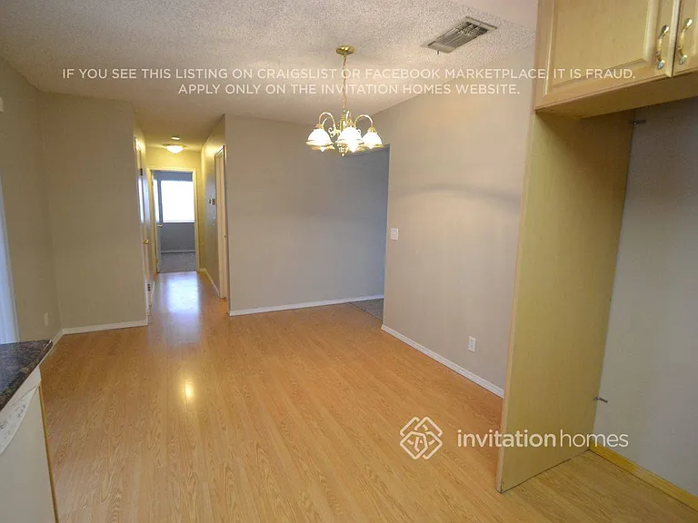 106 Brockton Ct — Photo 4
