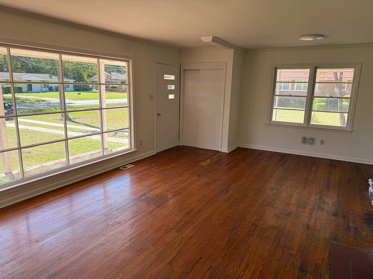 1609 Woodrow Ave — Photo 4