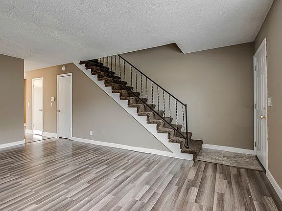 3rd image of 2339 Oak Ct #2339