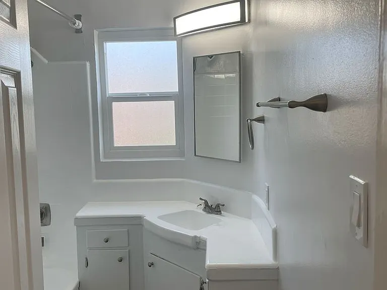 1815 N. Harvard Blvd — Photo 27