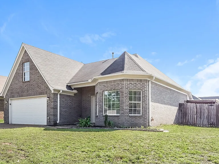 2948 Mount Pleasant Rd S — Photo 4