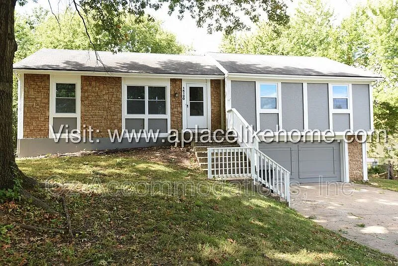 3 bed, 2.5 bath, 1376 sqft, $1,850 — Photo 3