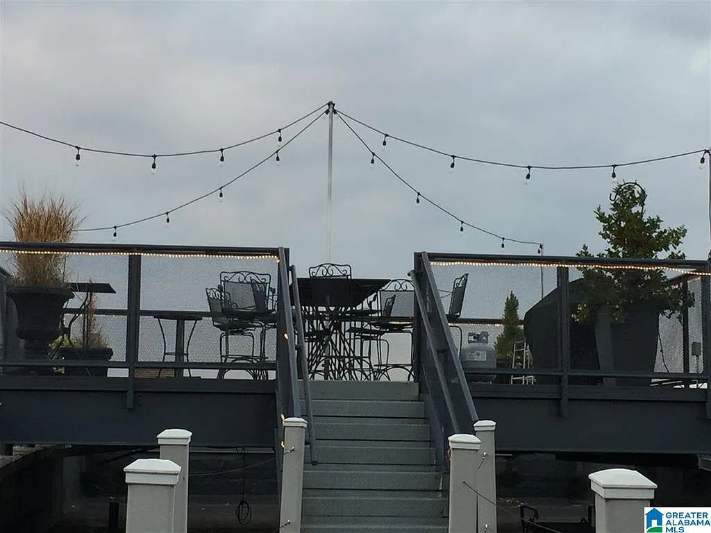 1 bed, 1.5 bath, 1900 sqft, $2,395 — Photo 4