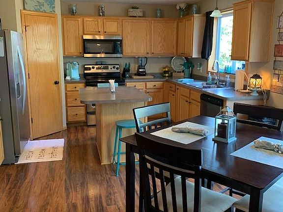 3rd image of 2837 Wyndam Ct
