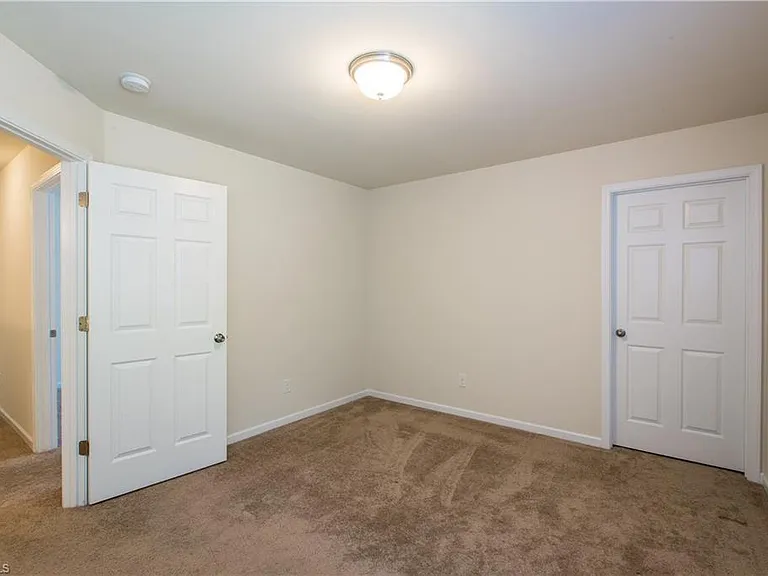 2110 Longburn Dr — Photo 16