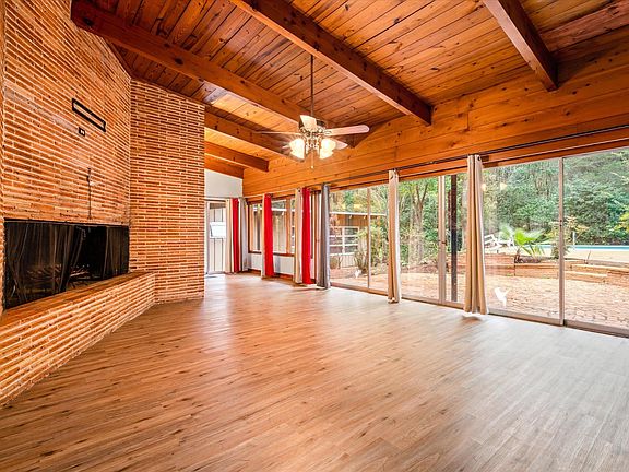 5th image of 275 Hillcrest Dr