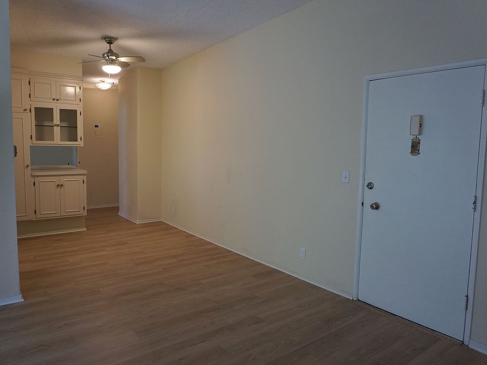 1st image of 11628 Mayfield Ave #11