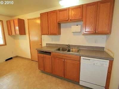 3rd image of 1035 NE Lilac Ct