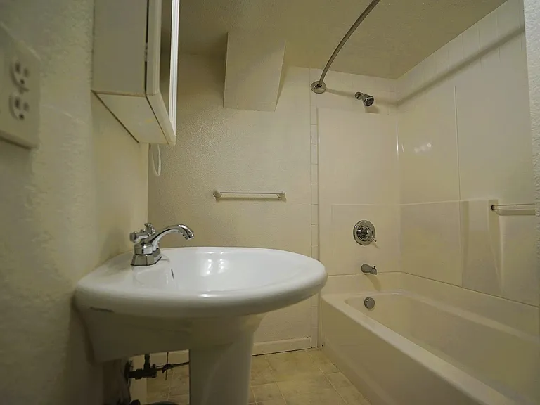 301 Berwick Ave — Photo 16