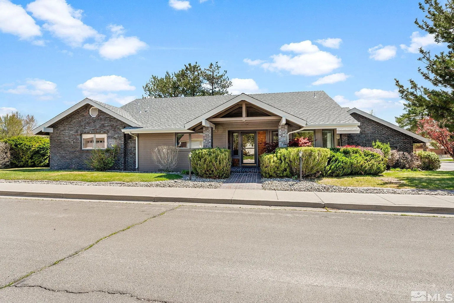 1110 Stagecoach Ln photo 1