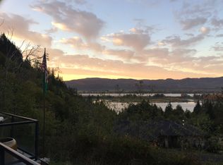 97 Maple Ridge Rd, Cathlamet, WA 98612