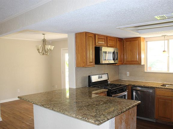 4th image of 3810 Quitman Dr