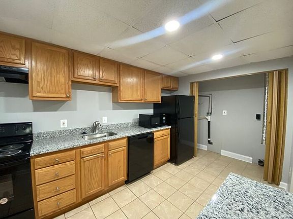 3rd image of 8 Shetland Cir